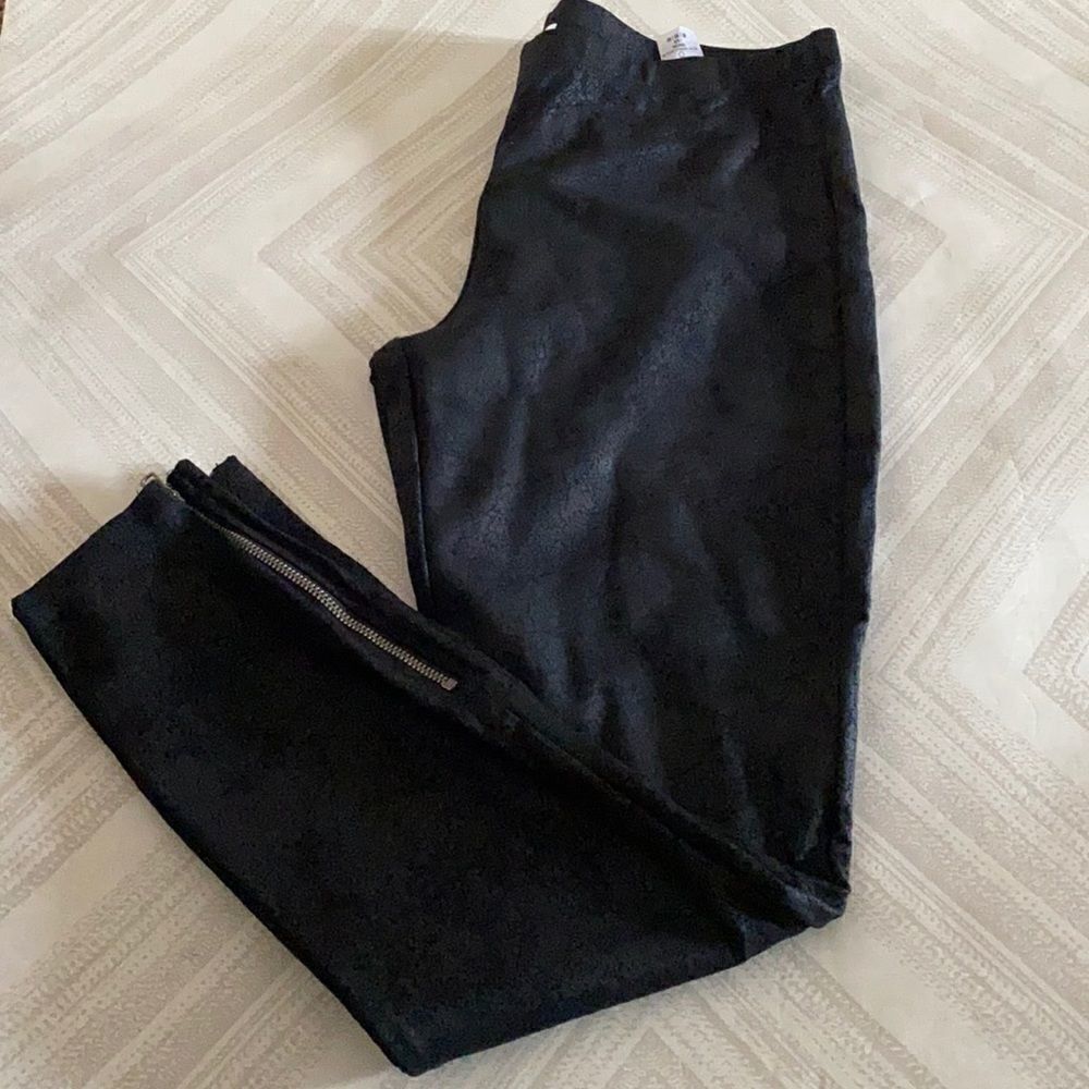 Splendid Black Leggings with Bottom Side Zipper